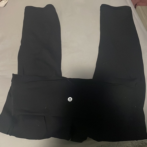 Black size 10 lululemon leggings - Picture 2 of 2